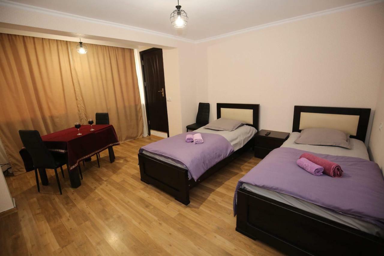 Guest House Zatika Tbilisi Esterno foto